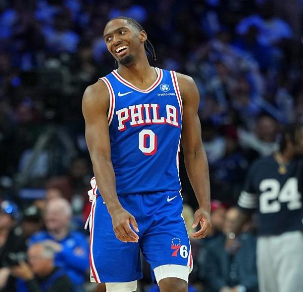 股票配资票配资论坛 恩比德末节5中0马克西空砍39分，吉迪29+15+12，公牛24分逆转76人